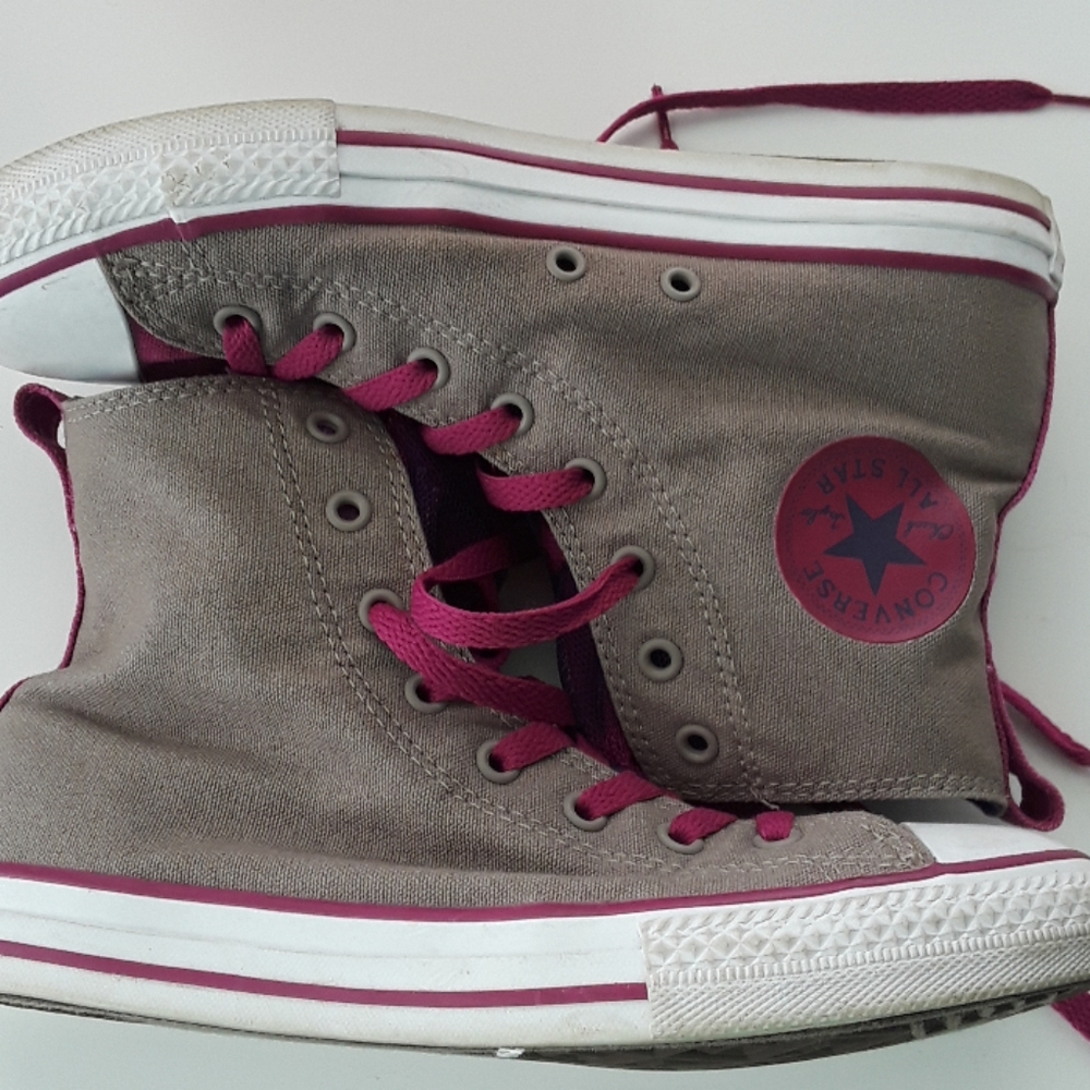 Gray High Top Converse With Purple Ruffles
